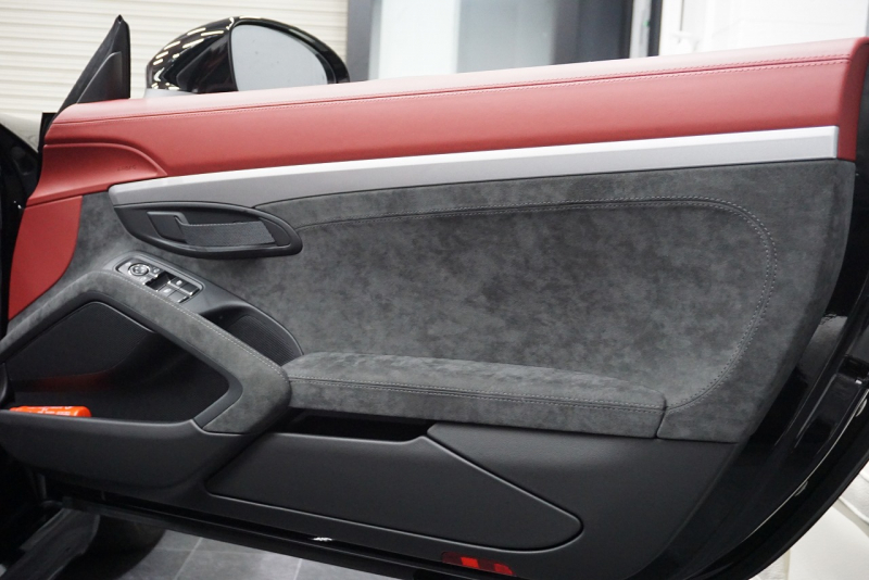 ポルシェ 718スパイダー Boxster Spyder  6MT スパイダークラシックインテリア LEDヘッドライト ブラック 中古車 中古車