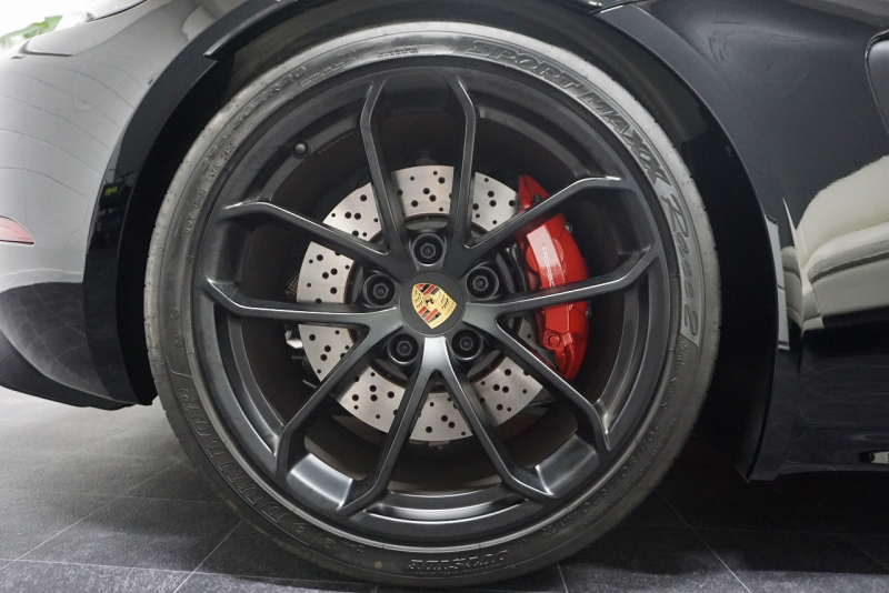 ポルシェ 718スパイダー Boxster Spyder  6MT スパイダークラシックインテリア LEDヘッドライト ブラック 中古車 中古車