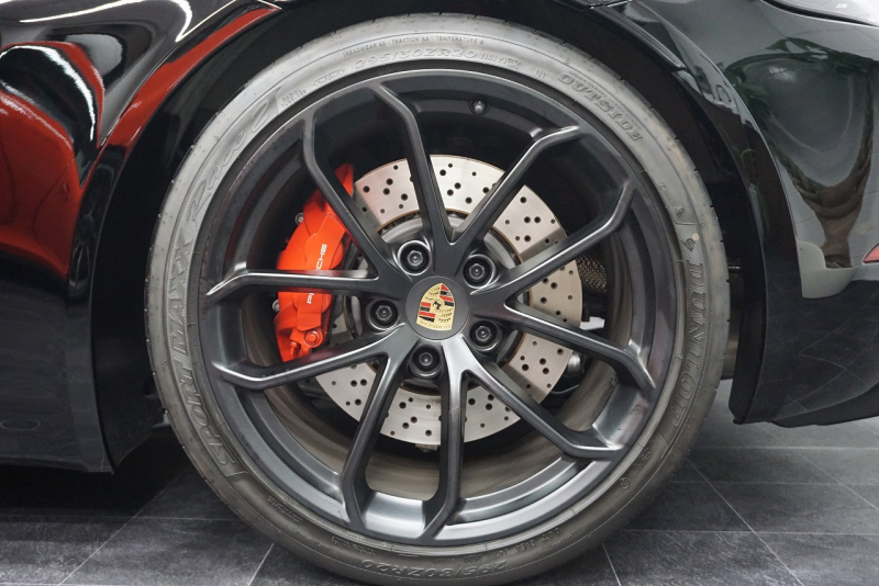 ポルシェ 718スパイダー Boxster Spyder  6MT スパイダークラシックインテリア LEDヘッドライト ブラック 中古車 中古車