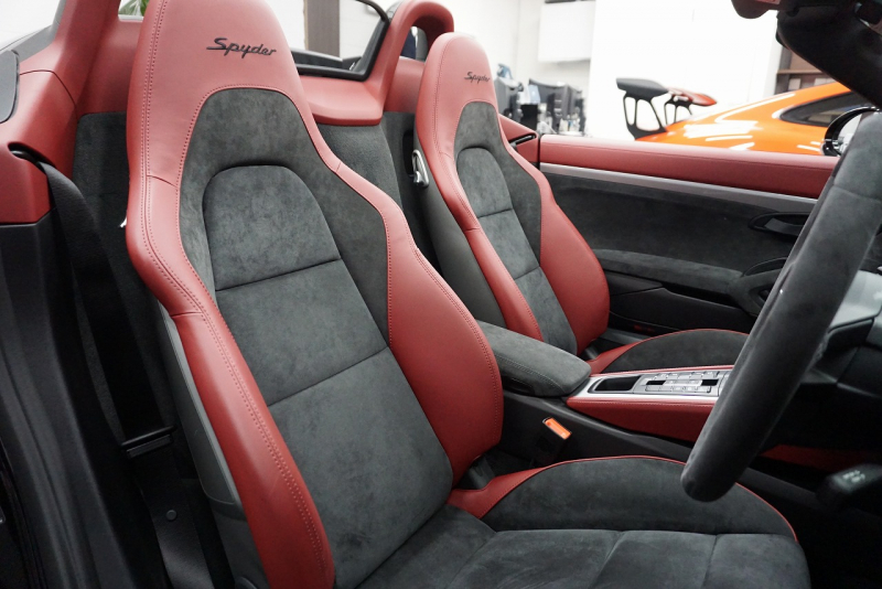 ポルシェ 718スパイダー Boxster Spyder  6MT スパイダークラシックインテリア LEDヘッドライト ブラック 中古車 中古車