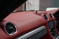 ポルシェ 718スパイダー Boxster Spyder  6MT スパイダークラシックインテリア LEDヘッドライト ブラック 中古車 中古車