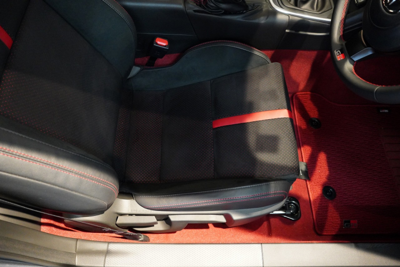 トヨタ GR86 RZ 6MT ワンオーナー 禁煙車 bremboブレーキ SACHSサス フルオリジナル 中古車 中古車