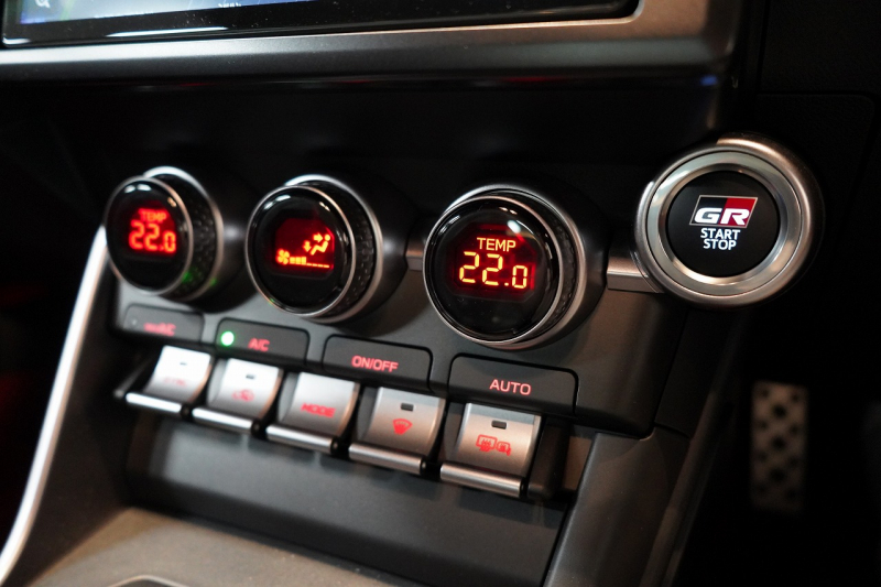 トヨタ GR86 RZ 6MT ワンオーナー 禁煙車 bremboブレーキ SACHSサス フルオリジナル 中古車 中古車