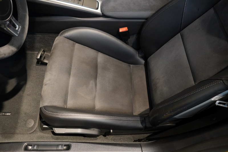 ポルシェ ボクスター(Type981) Boxster GTS 6MT 左H スポクロ スポエグ スポーツシャシー レザーインテリア 中古車 中古車