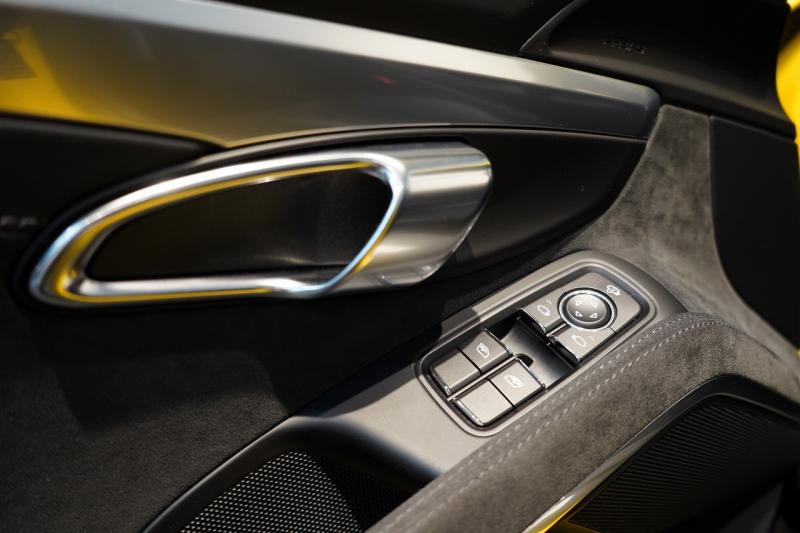 ポルシェ ボクスター(Type981) Boxster GTS 6MT 左H スポクロ スポエグ スポーツシャシー レザーインテリア 中古車 中古車