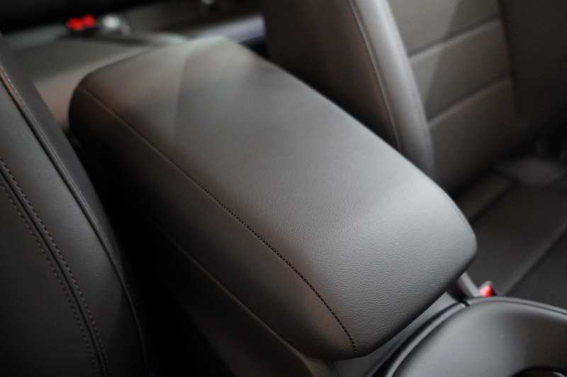 ポルシェ マカン 4 Electric 新型EVモデル ワンオーナー スポクロ OP20インチホイール パノラマルーフ 保証継承可 中古車 中古車