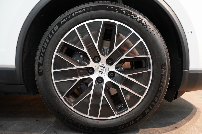 ポルシェ マカン 4 Electric 新型EVモデル ワンオーナー スポクロ OP20インチホイール パノラマルーフ 保証継承可 中古車 中古車