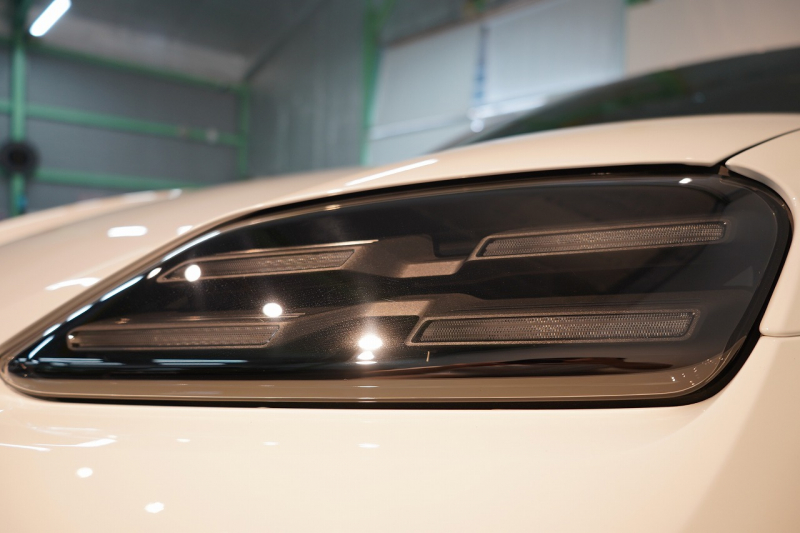 ポルシェ マカン 4 Electric 新型EVモデル ワンオーナー スポクロ OP20インチホイール パノラマルーフ 保証継承可 中古車 中古車