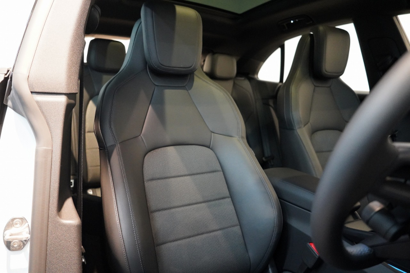 ポルシェ マカン 4 Electric 新型EVモデル ワンオーナー スポクロ OP20インチホイール パノラマルーフ 保証継承可 中古車 中古車