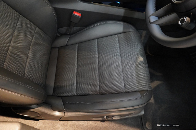 ポルシェ マカン 4 Electric 新型EVモデル ワンオーナー スポクロ OP20インチホイール パノラマルーフ 保証継承可 中古車 中古車