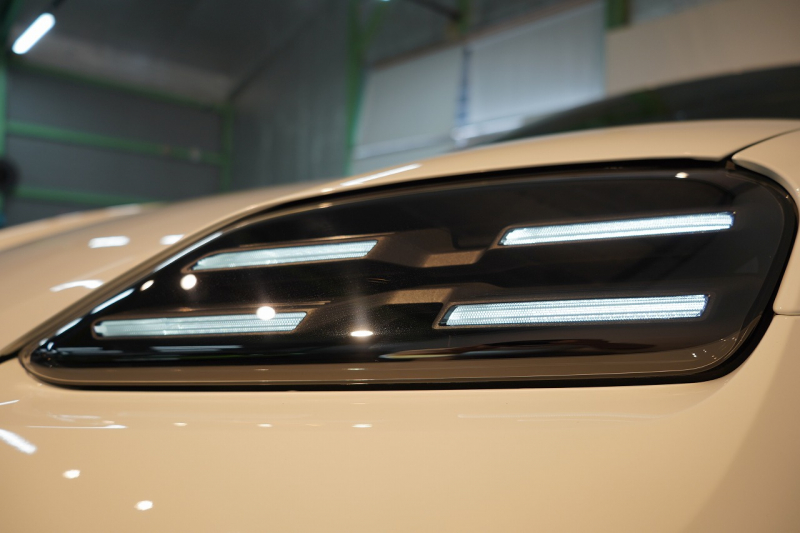 ポルシェ マカン 4 Electric 新型EVモデル ワンオーナー スポクロ OP20インチホイール パノラマルーフ 保証継承可 中古車 中古車