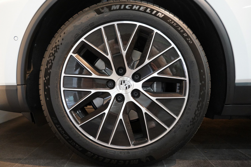 ポルシェ マカン 4 Electric 新型EVモデル ワンオーナー スポクロ OP20インチホイール パノラマルーフ 保証継承可 中古車 中古車