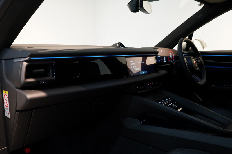 ポルシェ マカン 4 Electric 新型EVモデル ワンオーナー スポクロ OP20インチホイール パノラマルーフ 保証継承可 中古車 中古車