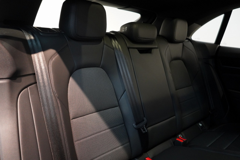 ポルシェ マカン 4 Electric 新型EVモデル ワンオーナー スポクロ OP20インチホイール パノラマルーフ 保証継承可 中古車 中古車