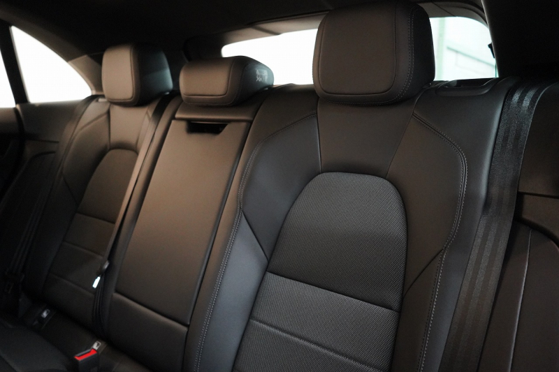 ポルシェ マカン 4 Electric 新型EVモデル ワンオーナー スポクロ OP20インチホイール パノラマルーフ 保証継承可 中古車 中古車