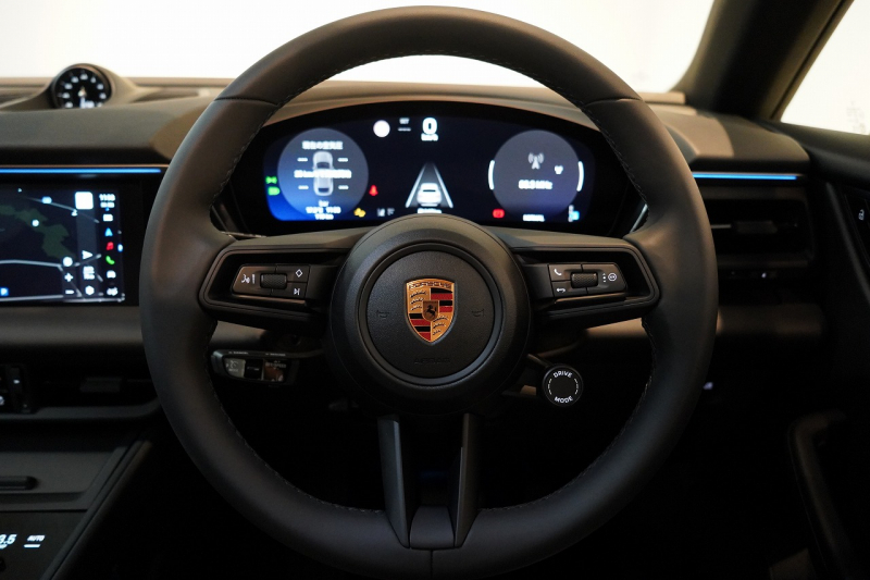 ポルシェ マカン 4 Electric 新型EVモデル ワンオーナー スポクロ OP20インチホイール パノラマルーフ 保証継承可 中古車 中古車