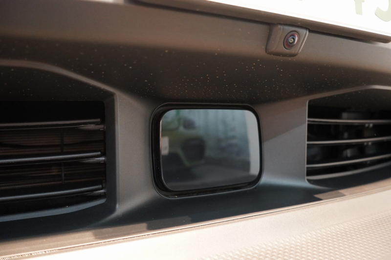 ポルシェ マカン 4 Electric 新型EVモデル ワンオーナー スポクロ OP20インチホイール パノラマルーフ 保証継承可 中古車 中古車