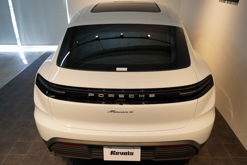 ポルシェ マカン 4 Electric 新型EVモデル ワンオーナー スポクロ OP20インチホイール パノラマルーフ 保証継承可 中古車 中古車