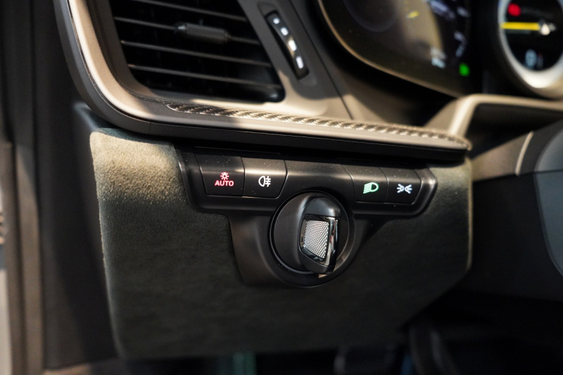 ポルシェ 911(Type992) GT3RS PDK ワンオーナー OP973 ヴァイザッハパッケージ PCCB Fリフト レザー×Race-Texインテリア 中古車 中古車