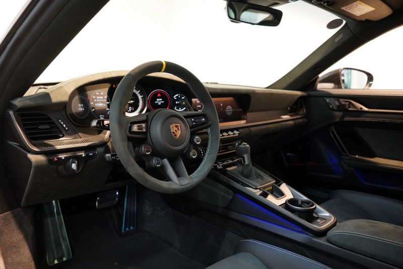 ポルシェ 911(Type992) GT3RS PDK ワンオーナー OP973 ヴァザッハパッケージ PCCB Fリフト レザー×Race-Texインテリア 中古車
