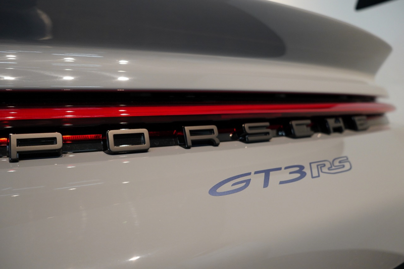 ポルシェ 911(Type992) GT3RS PDK ワンオーナー OP973 ヴァイザッハパッケージ PCCB Fリフト レザー×Race-Texインテリア 中古車 中古車