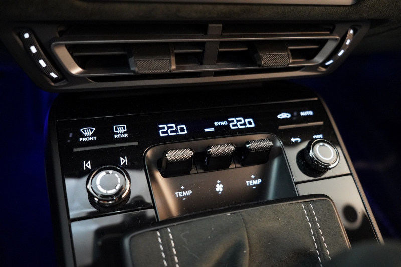 ポルシェ 911(Type992) GT3RS PDK ワンオーナー OP973 ヴァイザッハパッケージ PCCB Fリフト レザー×Race-Texインテリア 中古車 中古車