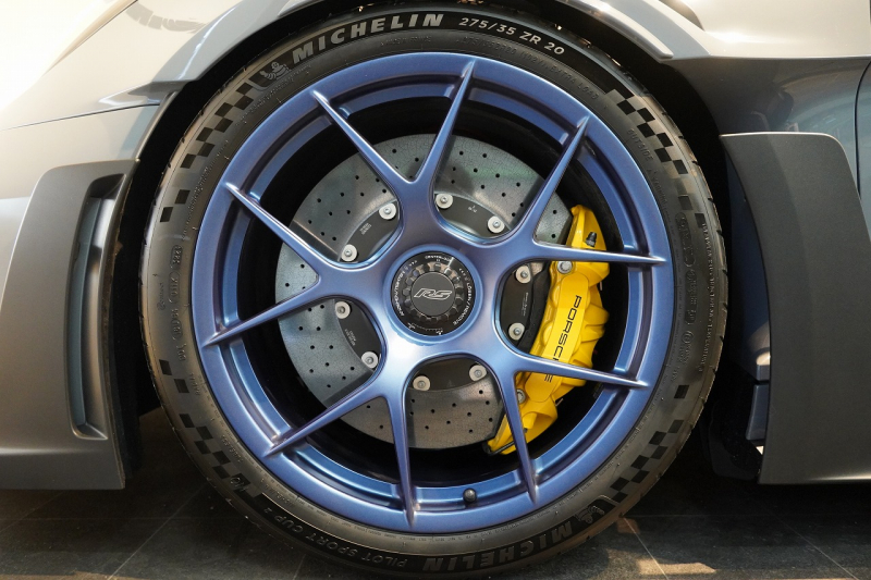 ポルシェ 911(Type992) GT3RS PDK ワンオーナー OP973 ヴァイザッハパッケージ PCCB Fリフト レザー×Race-Texインテリア 中古車 中古車