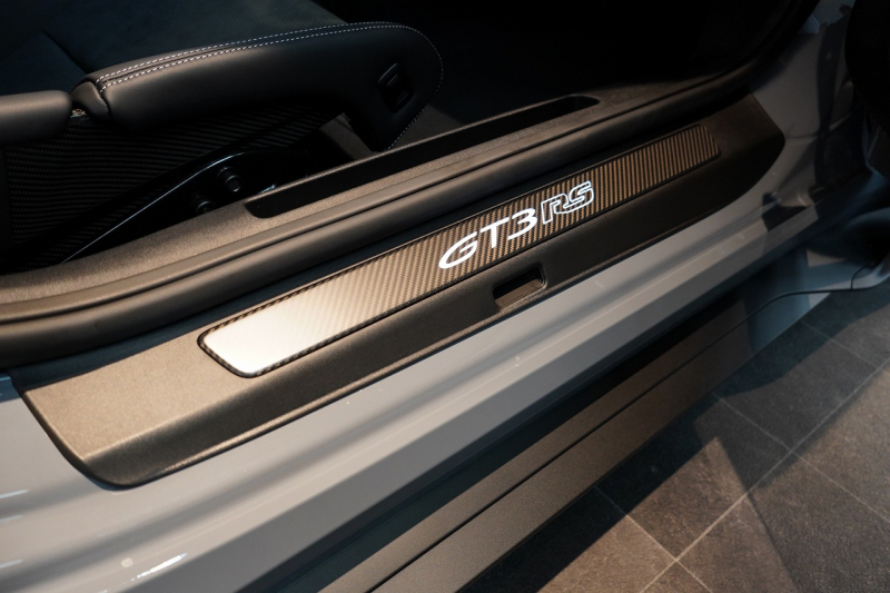 ポルシェ 911(Type992) GT3RS PDK ワンオーナー OP973 ヴァイザッハパッケージ PCCB Fリフト レザー×Race-Texインテリア 中古車 中古車