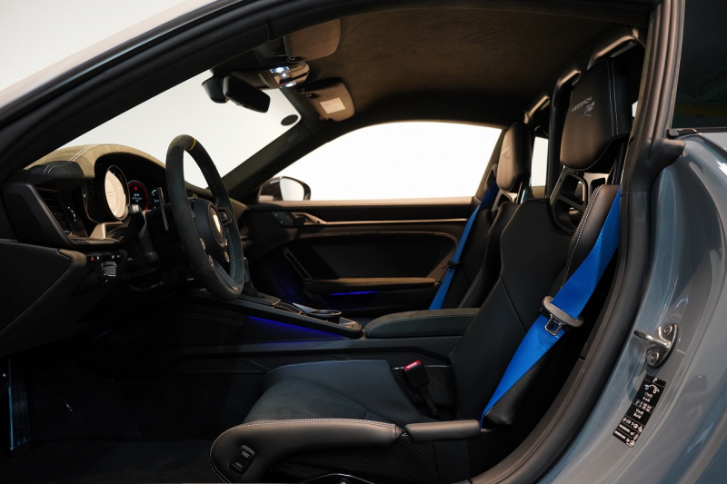 ポルシェ 911(Type992) GT3RS PDK ワンオーナー OP973 ヴァイザッハパッケージ PCCB Fリフト レザー×Race-Texインテリア 中古車 中古車