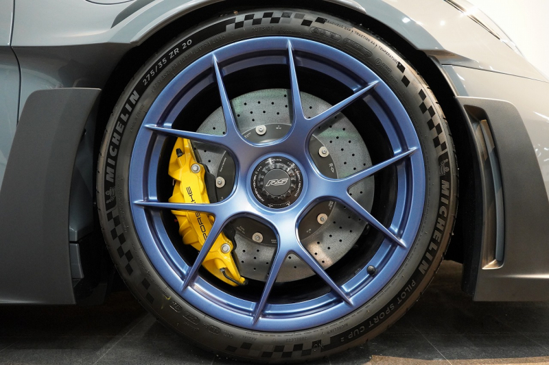 ポルシェ 911(Type992) GT3RS PDK ワンオーナー OP973 ヴァイザッハパッケージ PCCB Fリフト レザー×Race-Texインテリア 中古車 中古車