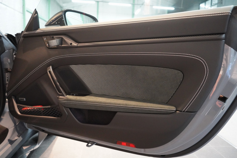 ポルシェ 911(Type992) GT3RS PDK ワンオーナー OP973 ヴァイザッハパッケージ PCCB Fリフト レザー×Race-Texインテリア 中古車 中古車