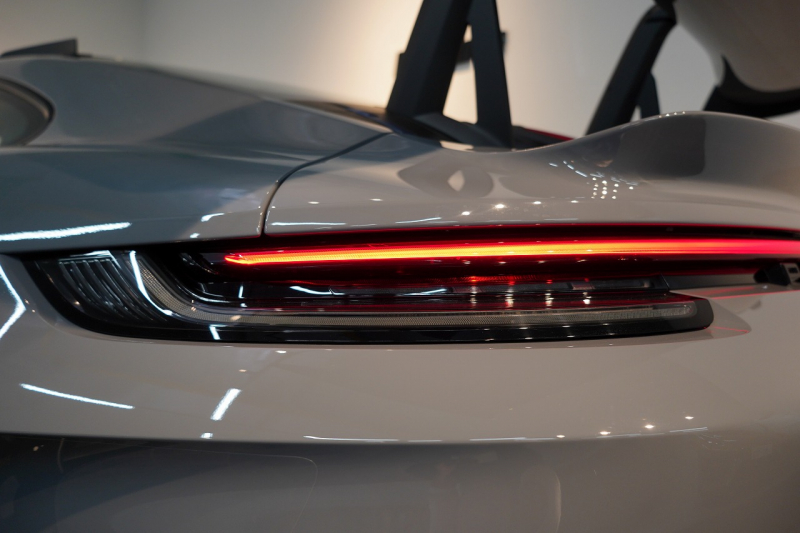 ポルシェ 911(Type992) GT3RS PDK ワンオーナー OP973 ヴァイザッハパッケージ PCCB Fリフト レザー×Race-Texインテリア 中古車 中古車