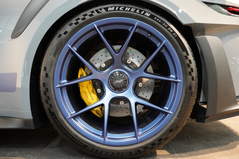 ポルシェ 911(Type992) GT3RS PDK ワンオーナー OP973 ヴァイザッハパッケージ PCCB Fリフト レザー×Race-Texインテリア 中古車 中古車