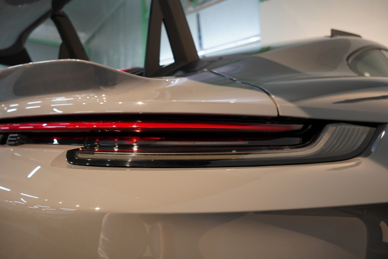 ポルシェ 911(Type992) GT3RS PDK ワンオーナー OP973 ヴァイザッハパッケージ PCCB Fリフト レザー×Race-Texインテリア 中古車 中古車