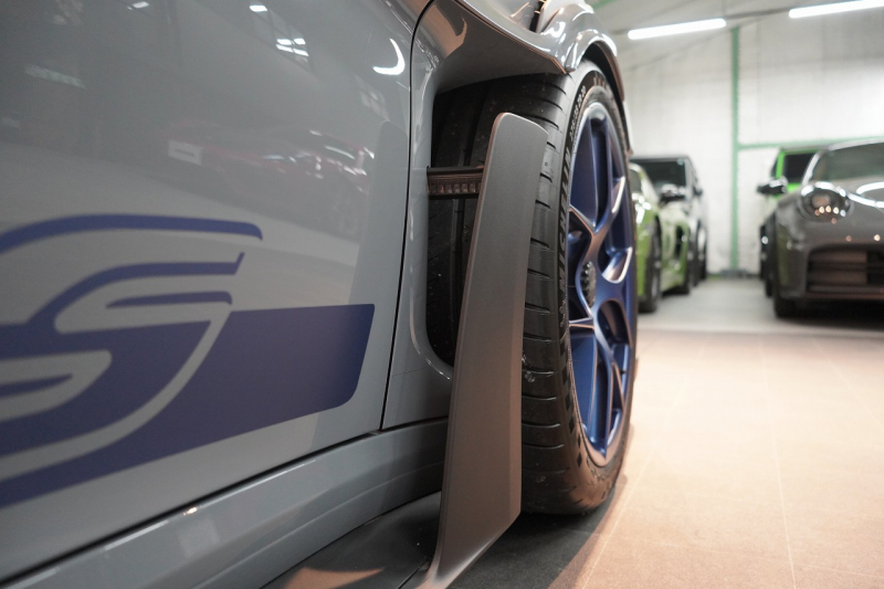 ポルシェ 911(Type992) GT3RS PDK ワンオーナー OP973 ヴァイザッハパッケージ PCCB Fリフト レザー×Race-Texインテリア 中古車 中古車