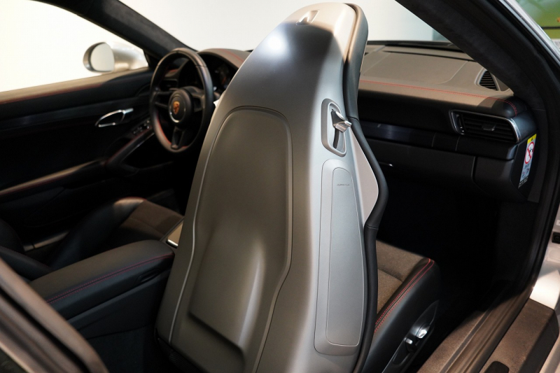 ポルシェ 911(Type991.2) GT3 Touring Package 6MT 左H ワンオーナー OP422 PCCB Fリフト レザーインテリア LEDヘッドライト スポクロ 中古車 中古車