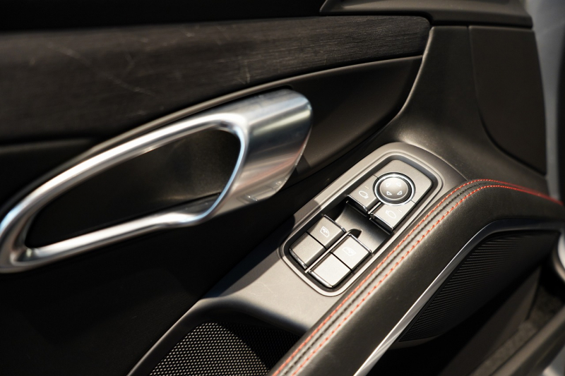 ポルシェ 911(Type991.2) GT3 Touring Package 6MT 左H ワンオーナー OP422 PCCB Fリフト レザーインテリア LEDヘッドライト スポクロ 中古車 中古車