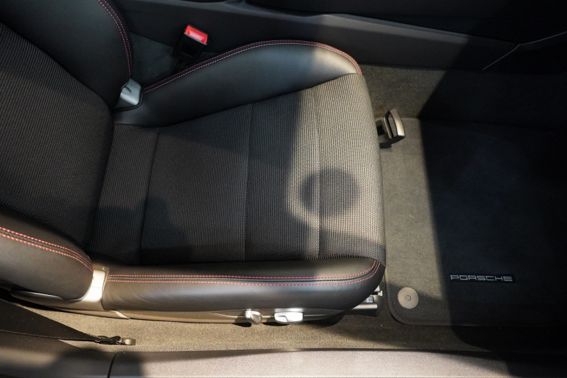 ポルシェ 911(Type991.2) GT3 Touring Package 6MT 左H ワンオーナー OP422 PCCB Fリフト レザーインテリア LEDヘッドライト スポクロ 中古車 中古車