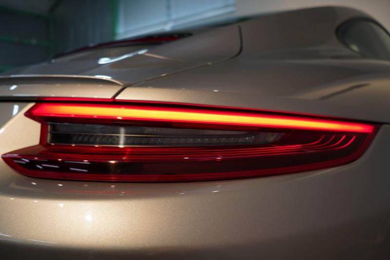 ポルシェ 911(Type991.2) GT3 Touring Package 6MT 左H ワンオーナー OP422 PCCB Fリフト レザーインテリア LEDヘッドライト スポクロ 中古車 中古車