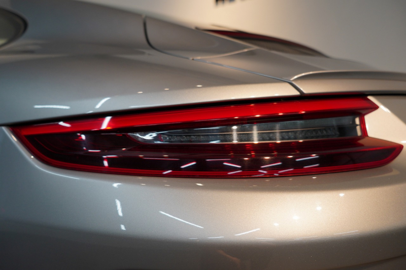 ポルシェ 911(Type991.2) GT3 Touring Package 6MT 左H ワンオーナー OP422 PCCB Fリフト レザーインテリア LEDヘッドライト スポクロ 中古車 中古車