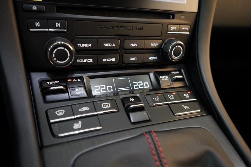 ポルシェ 911(Type991.2) GT3 Touring Package 6MT 左H ワンオーナー OP422 PCCB Fリフト レザーインテリア LEDヘッドライト スポクロ 中古車 中古車