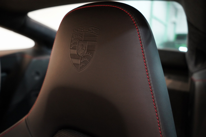 ポルシェ 911(Type991.2) GT3 Touring Package 6MT 左H ワンオーナー OP422 PCCB Fリフト レザーインテリア LEDヘッドライト スポクロ 中古車 中古車