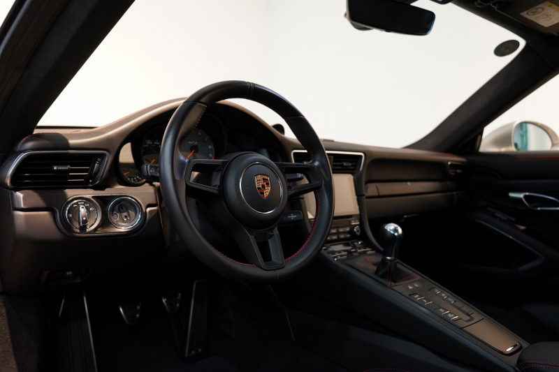 ポルシェ 911(Type991.2) GT3 Touring Package 6MT 左H ワンオーナー OP422 PCCB Fリフト レザーインテリア LEDヘッドライト スポクロ 中古車 中古車