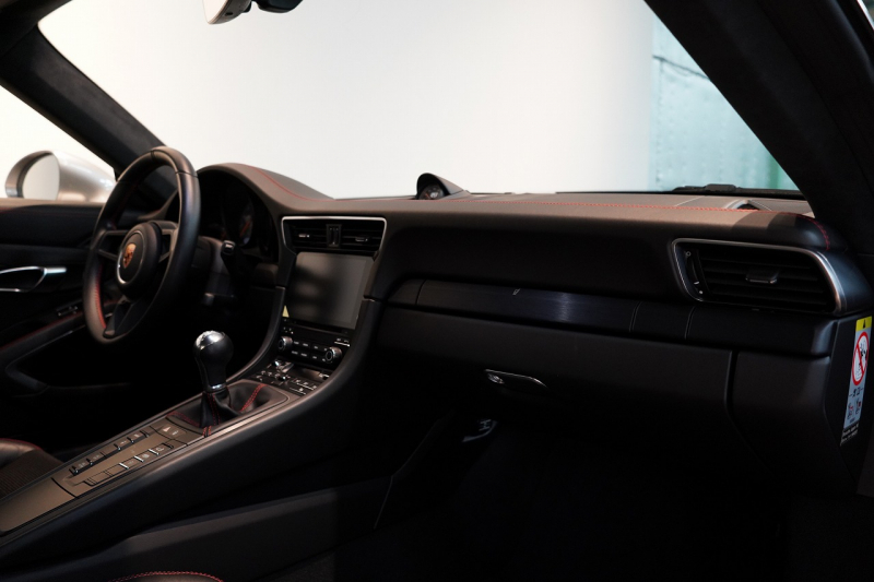 ポルシェ 911(Type991.2) GT3 Touring Package 6MT 左H ワンオーナー OP422 PCCB Fリフト レザーインテリア LEDヘッドライト スポクロ 中古車 中古車