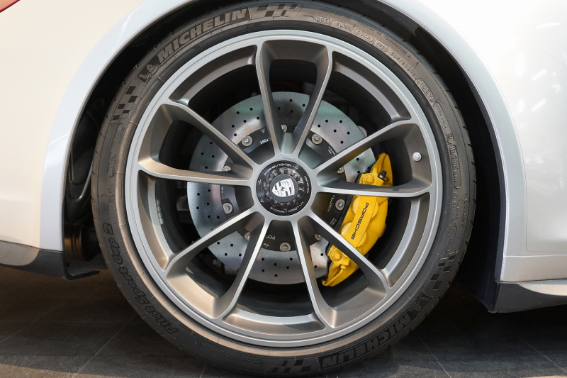 ポルシェ 911(Type991.2) GT3 Touring Package 6MT 左H ワンオーナー OP422 PCCB Fリフト レザーインテリア LEDヘッドライト スポクロ 中古車 中古車