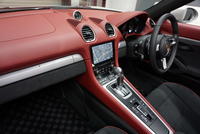 ポルシェ 718スパイダー (Type718)Spyder PDK スパイダークラシックインテリア LEDヘッドライト  中古車