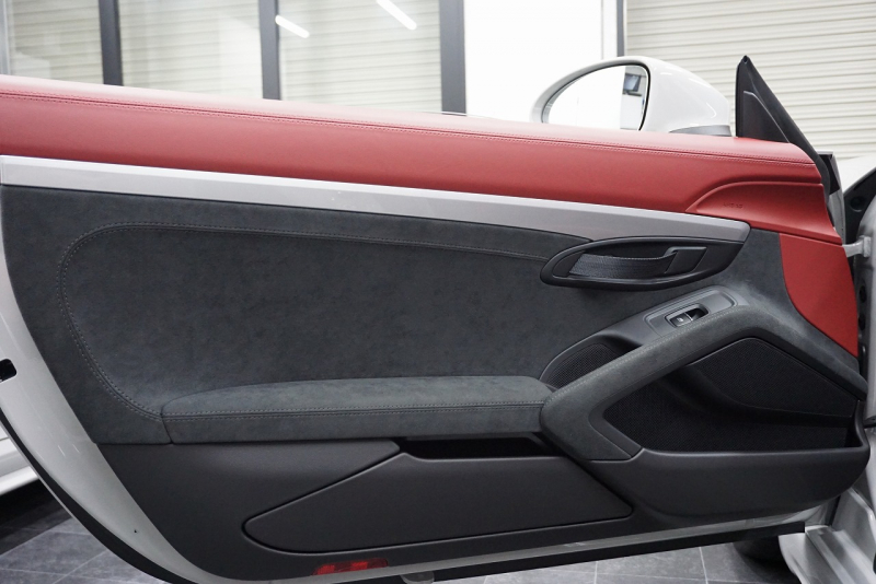 ポルシェ 718スパイダー (Type718)Spyder PDK スパイダークラシックインテリア LEDヘッドライト  中古車