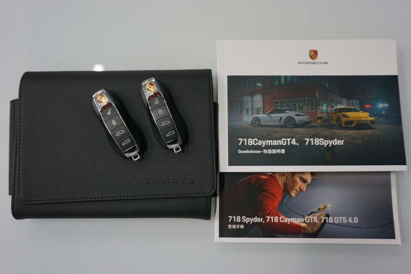 ポルシェ 718スパイダー (Type718)Spyder PDK スパイダークラシックインテリア LEDヘッドライト  中古車