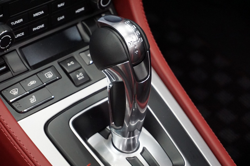 ポルシェ 718スパイダー (Type718)Spyder PDK スパイダークラシックインテリア LEDヘッドライト  中古車