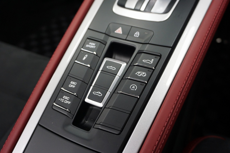 ポルシェ 718スパイダー (Type718)Spyder PDK スパイダークラシックインテリア LEDヘッドライト  中古車